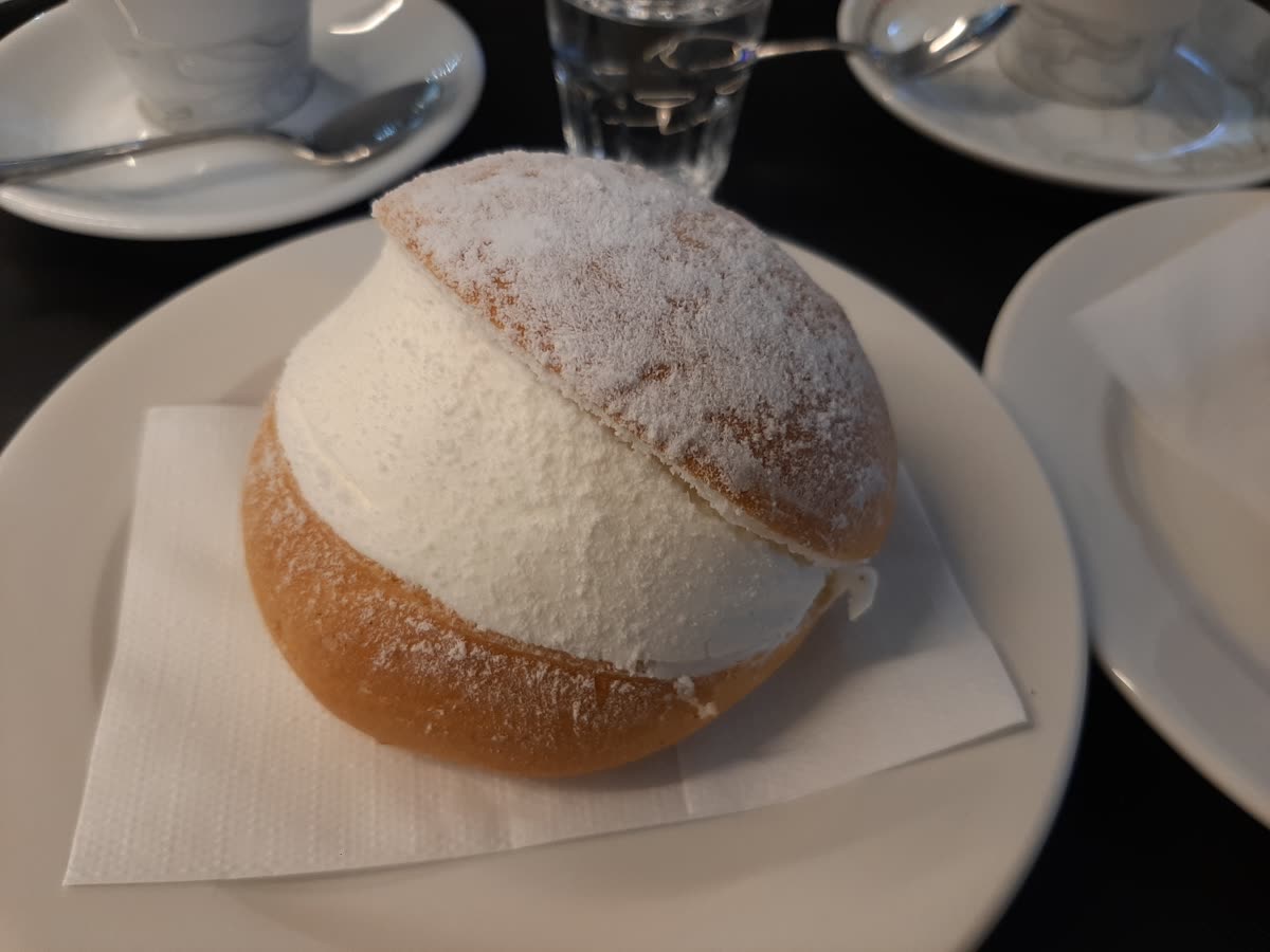 Pasticceria Regoli - Maritozzo con la panna